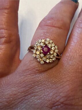14K Yellow Gold Vintage Ruby and Diamond Cluster Starburst Ring Cocktail size 7